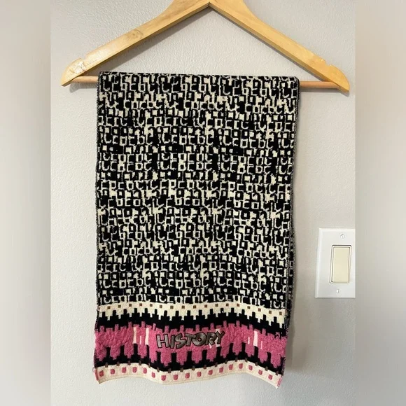 Vintage Iceberg Italy Graphic Knit Scarf Black Pink “History” 12x72 EUC - Picture 2 of 7